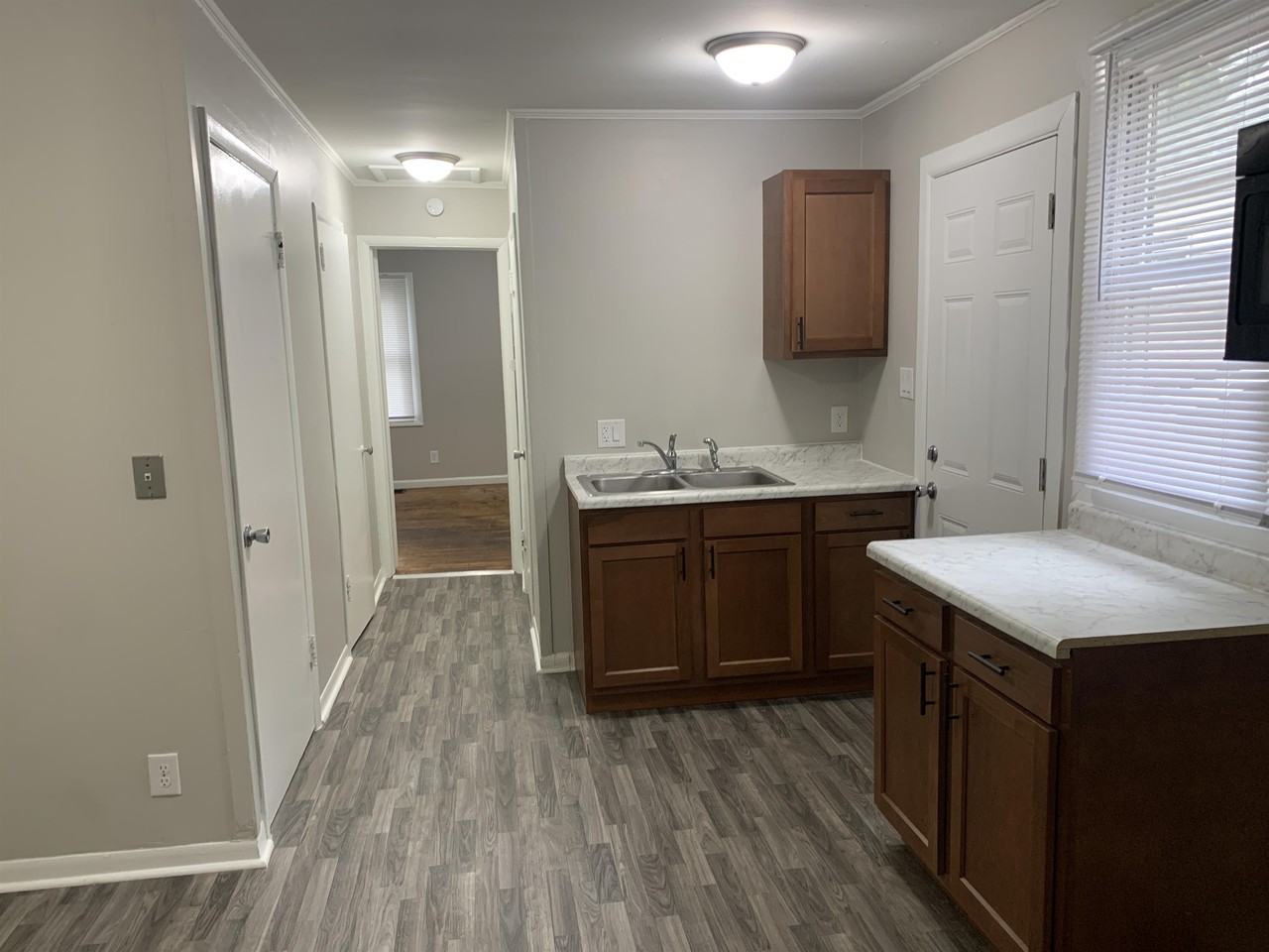 1460 W 32nd St #1460 - Photo 5 of 15