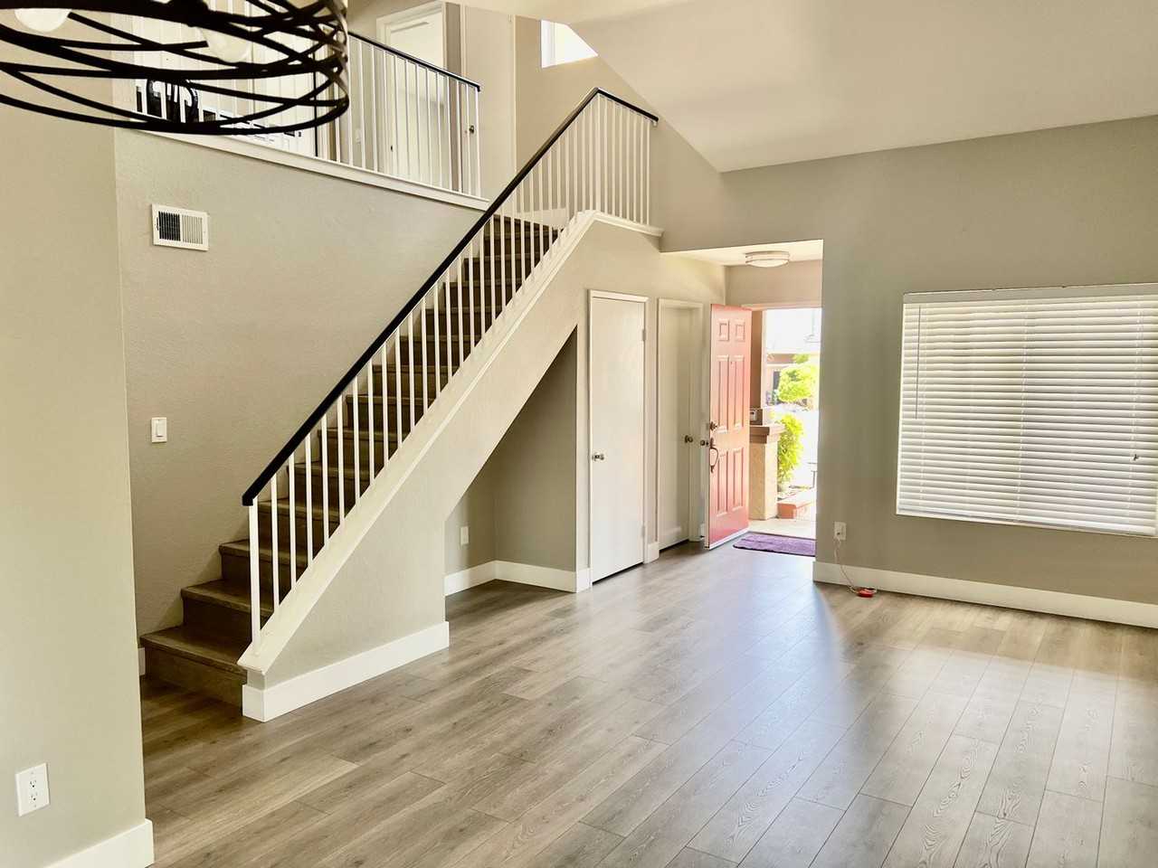 788 Pointe Vista Ln - Photo 3 of 17