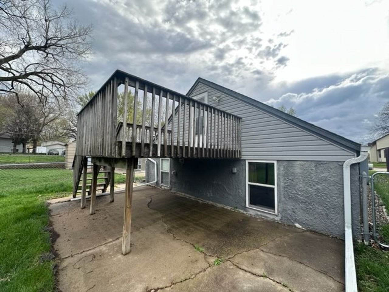 1008 N Prairie Ave - Photo 2 of 15