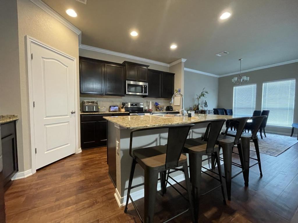 5812 Blackstone Dr - Photo 3 of 9