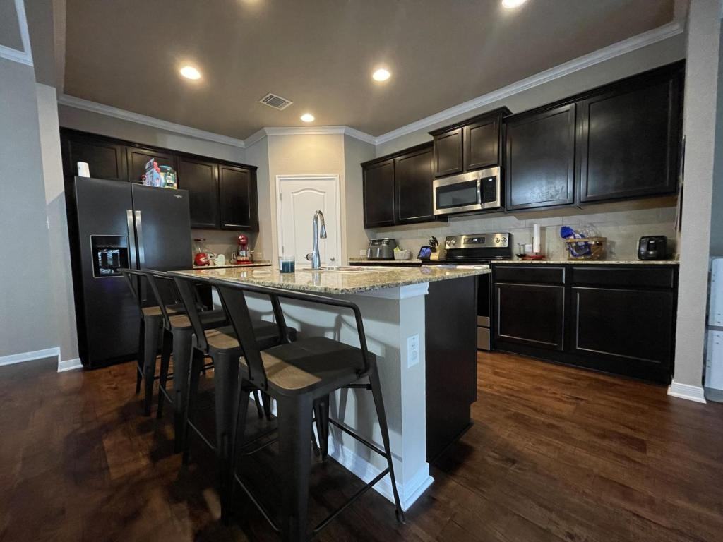 5812 Blackstone Dr - Photo 4 of 9