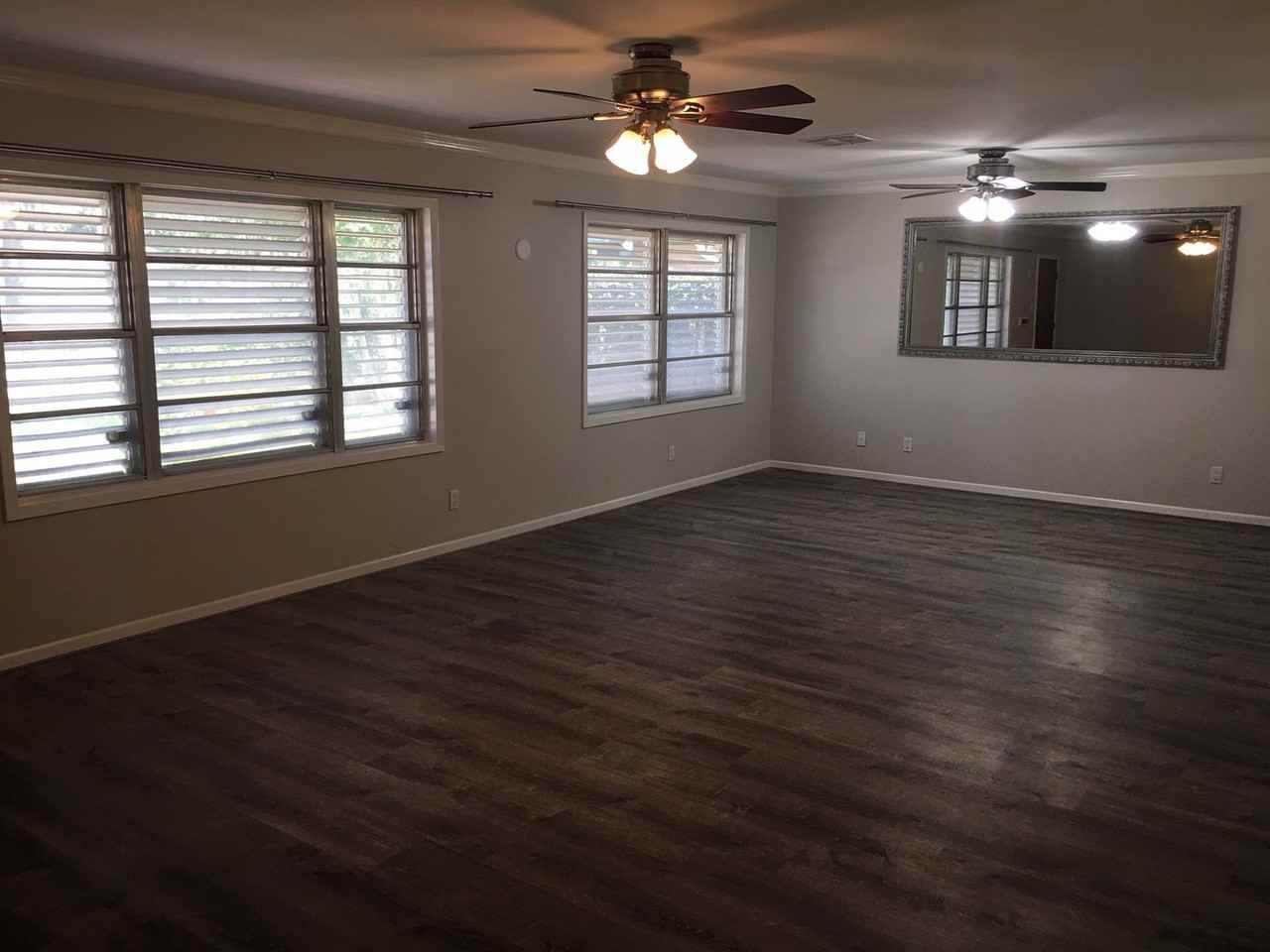 1221 Marine Dr - Photo 3 of 22