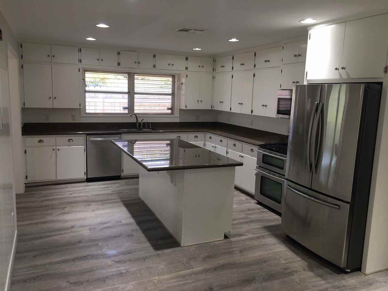 1221 Marine Dr - Photo 4 of 22
