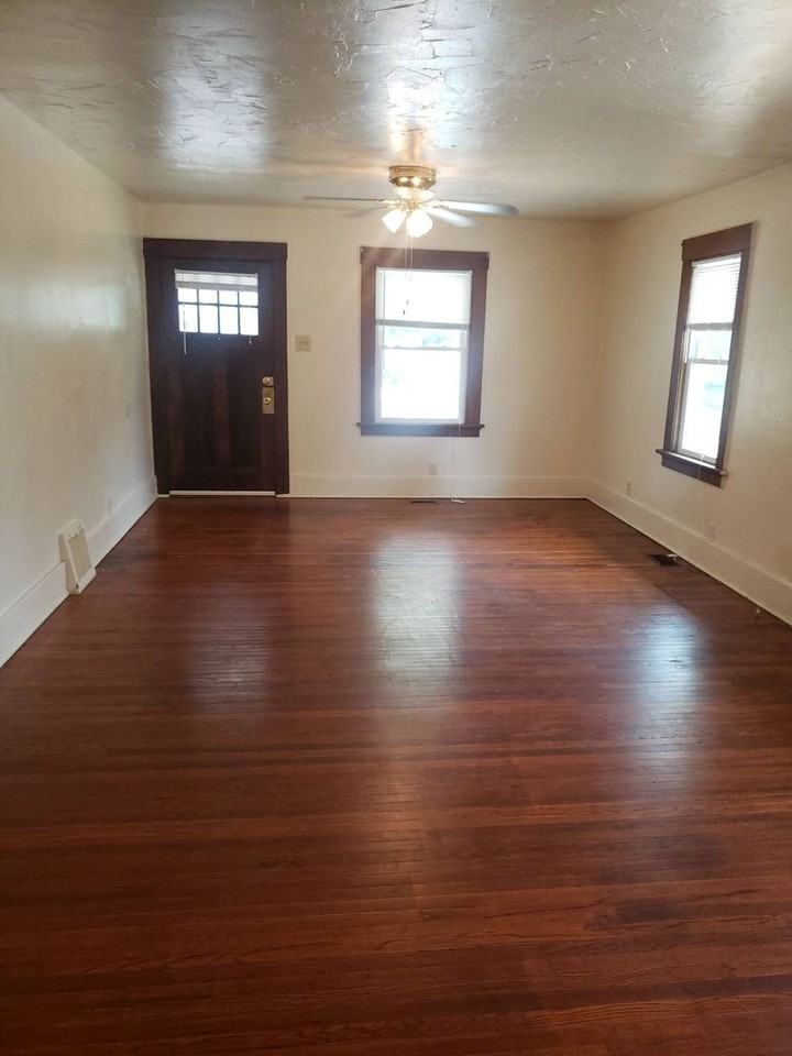 1536 Bayer Ave - Photo 2 of 11