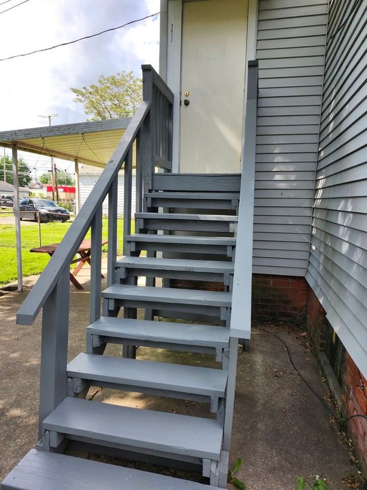 1617 N Harrison St - Photo 2 of 9
