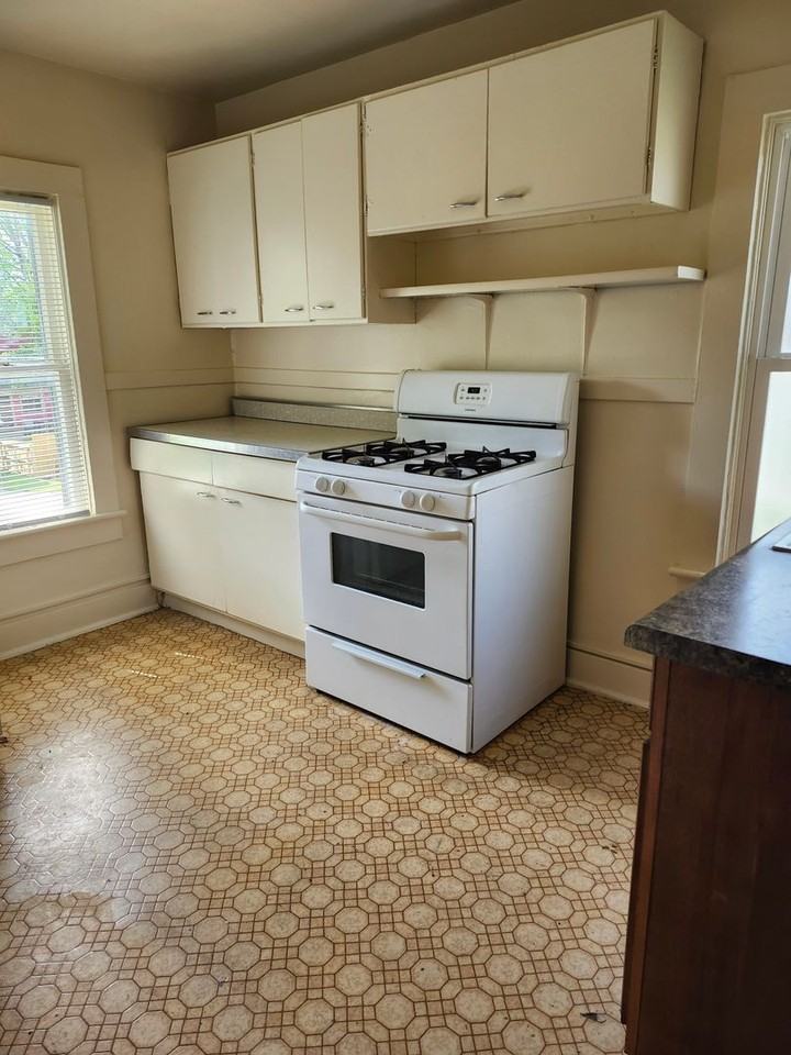 1617 N Harrison St - Photo 3 of 9