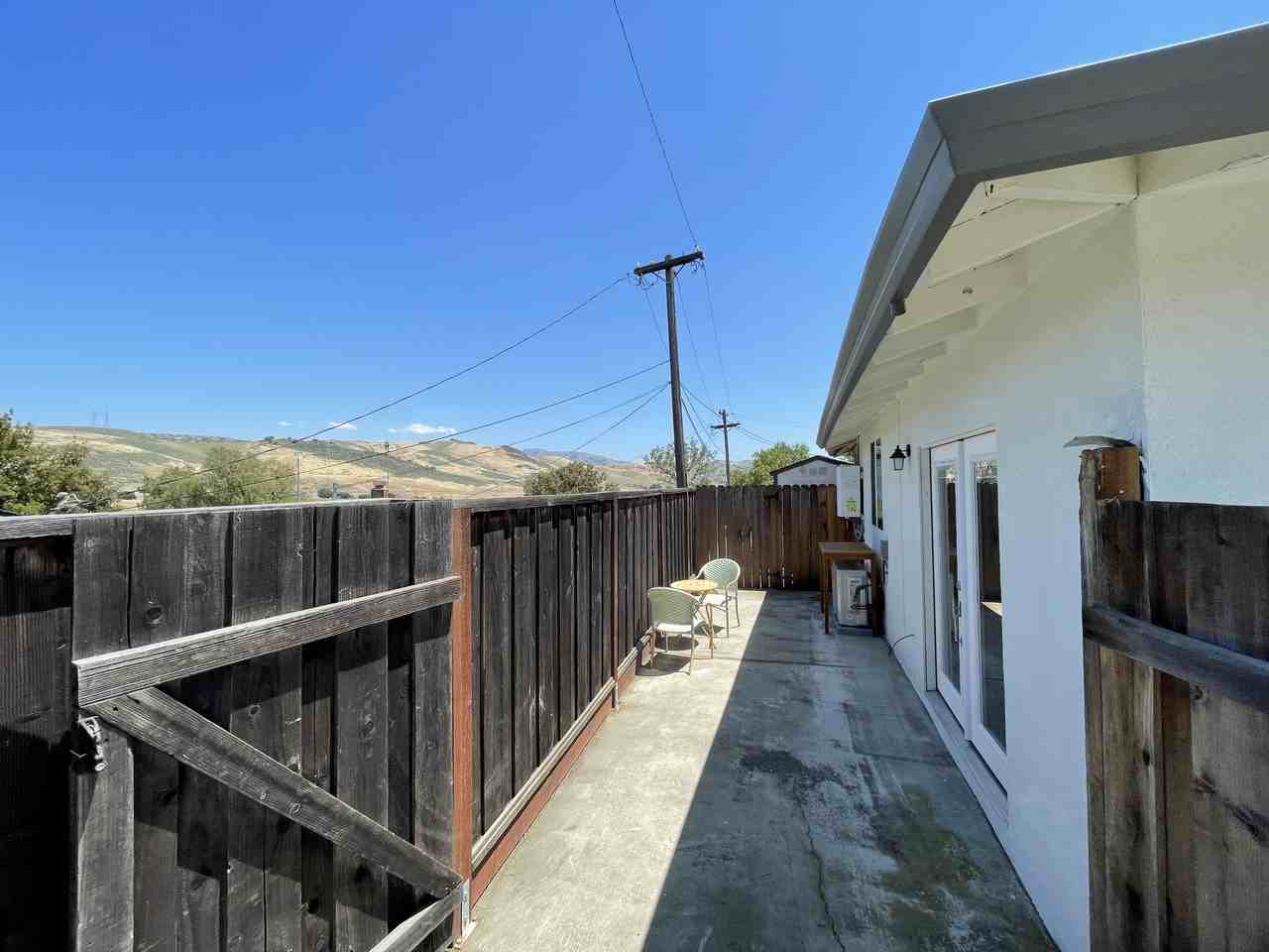 694 Bold Ct #B - Photo 2 of 19