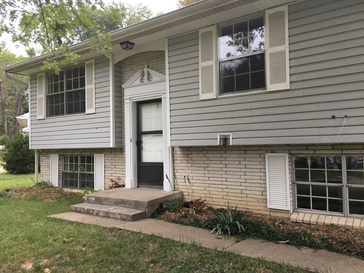 1402 W 2nd St #NA - Photo 2 of 13