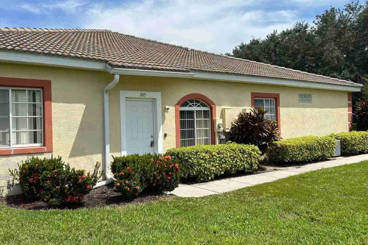 305 Port Pleasant DR Lake Marion Golf Re - Photo 2 of 17