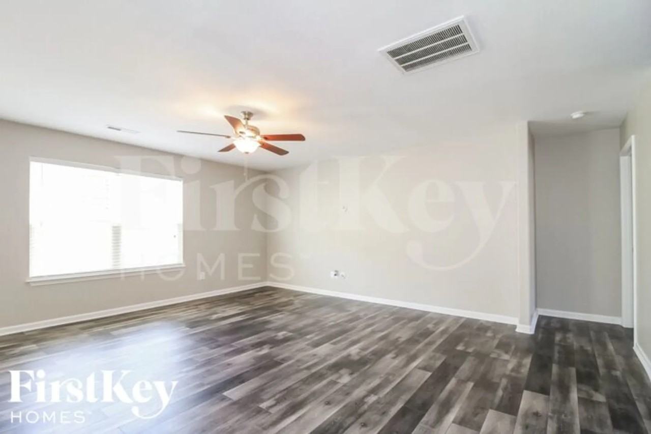 6 Elsworth Ct - Photo 3 of 15
