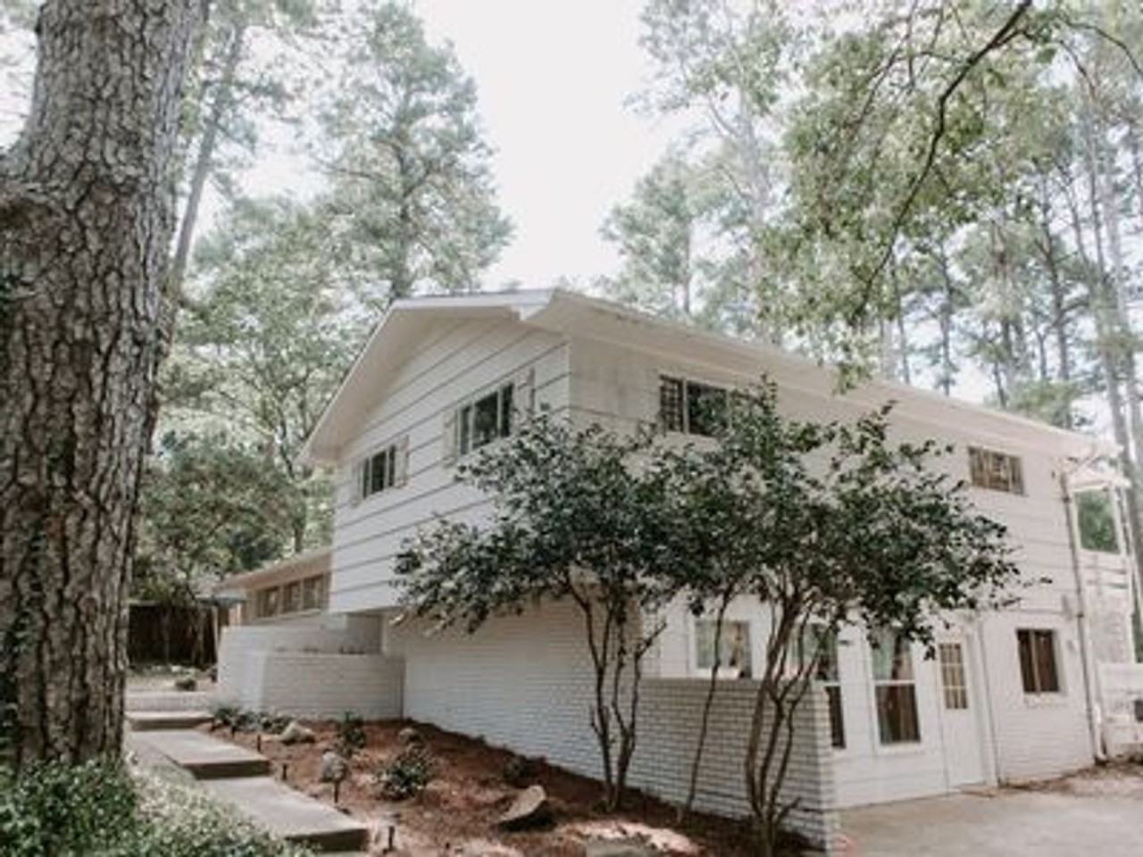 1848 S Brookwood Dr - Photo 2 of 16