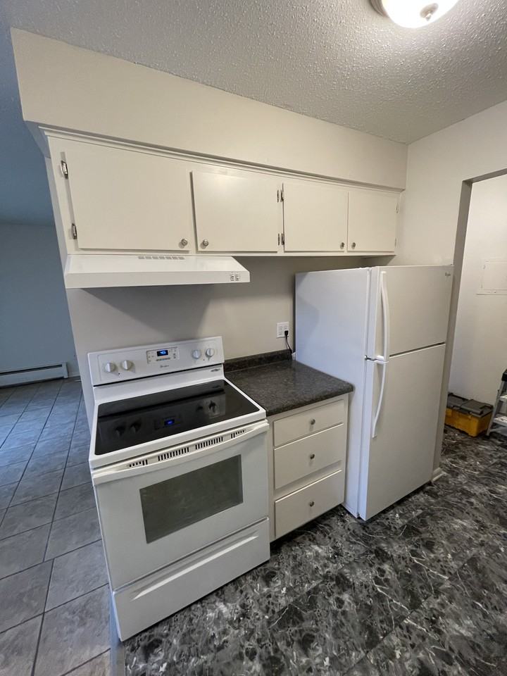 907 11th Ave S #4 - Photo 4 of 26