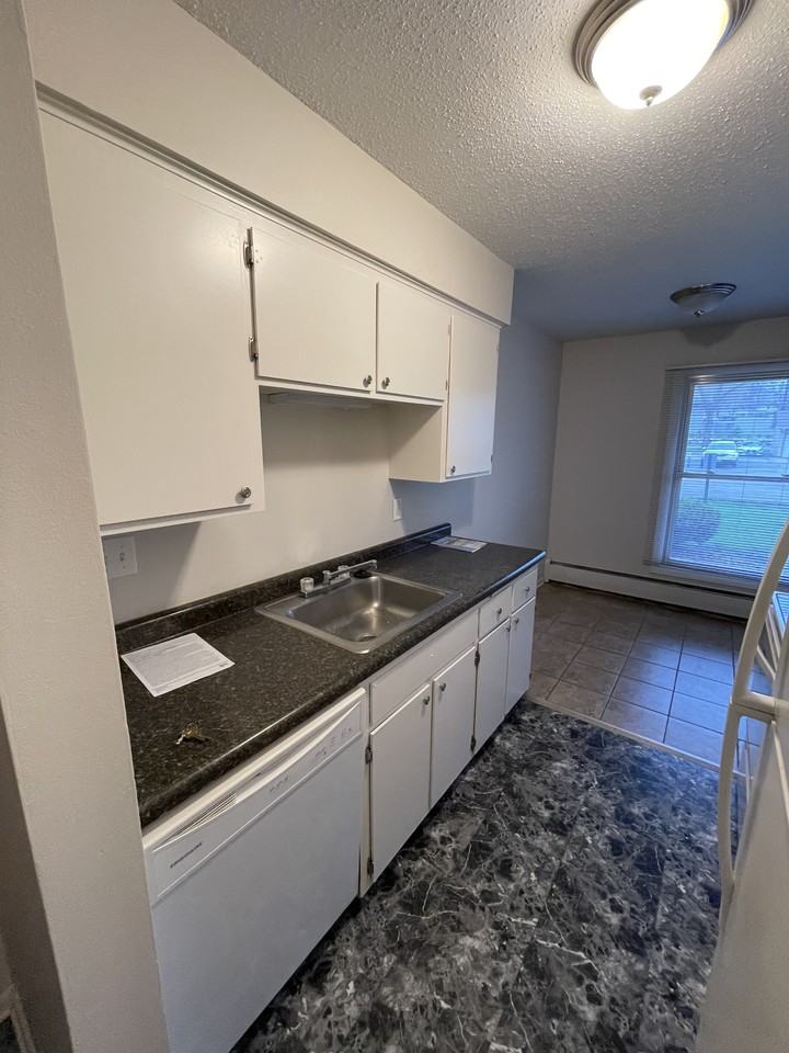 907 11th Ave S #4 - Photo 6 of 26