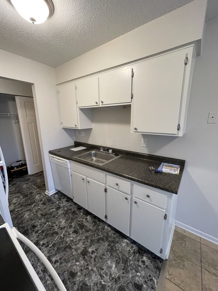 907 11th Ave S #4 - Photo 7 of 26