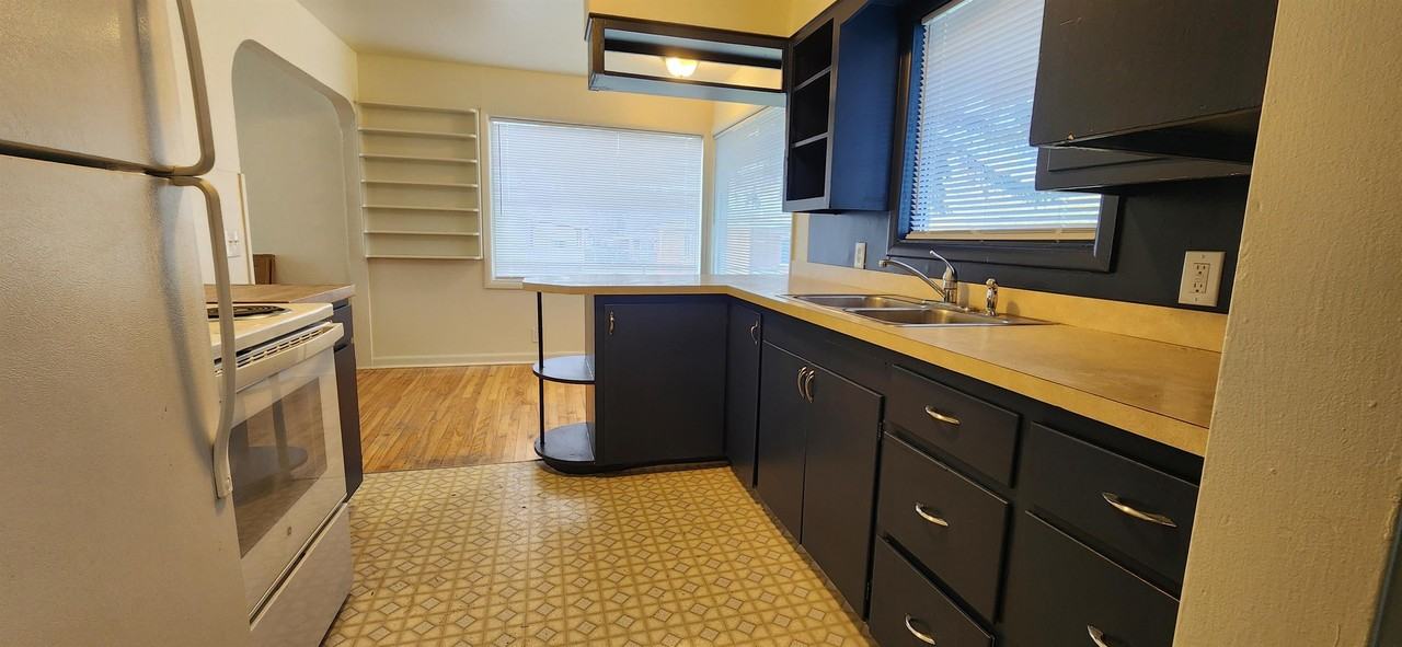 912 North 17th Avenue - Photo 2 of 32