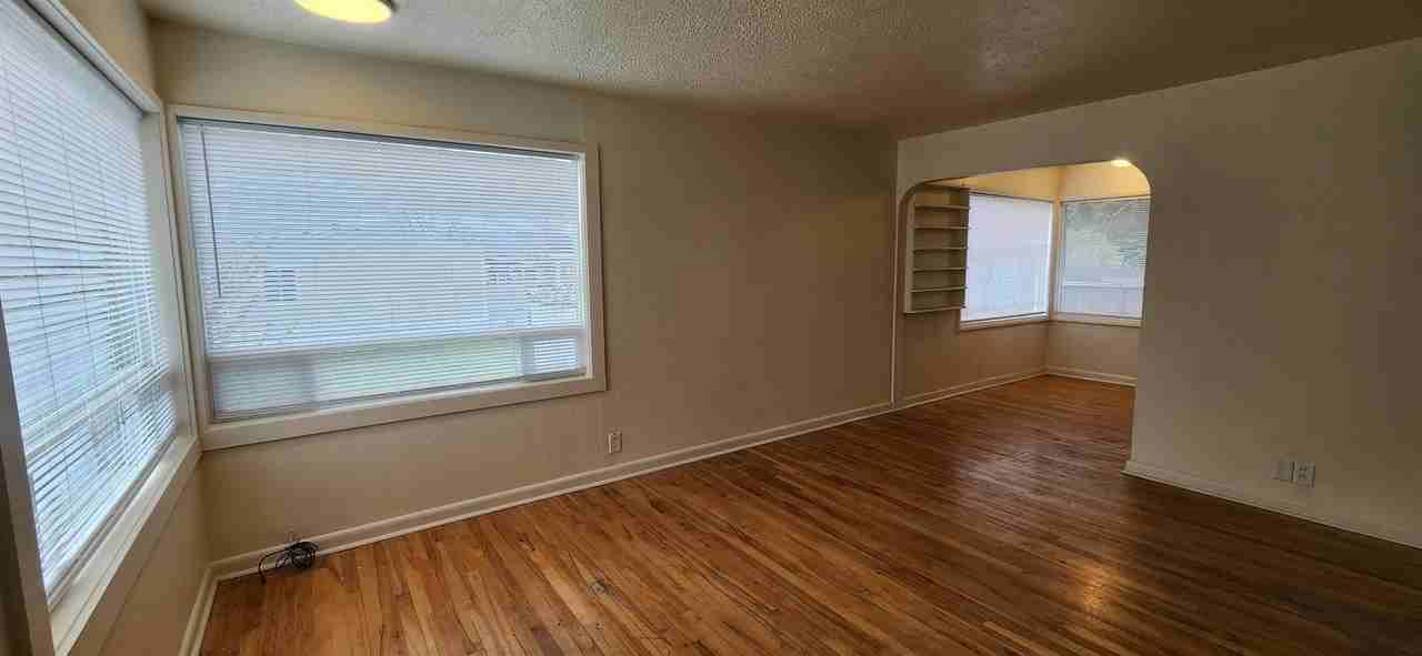 912 North 17th Avenue - Photo 3 of 32