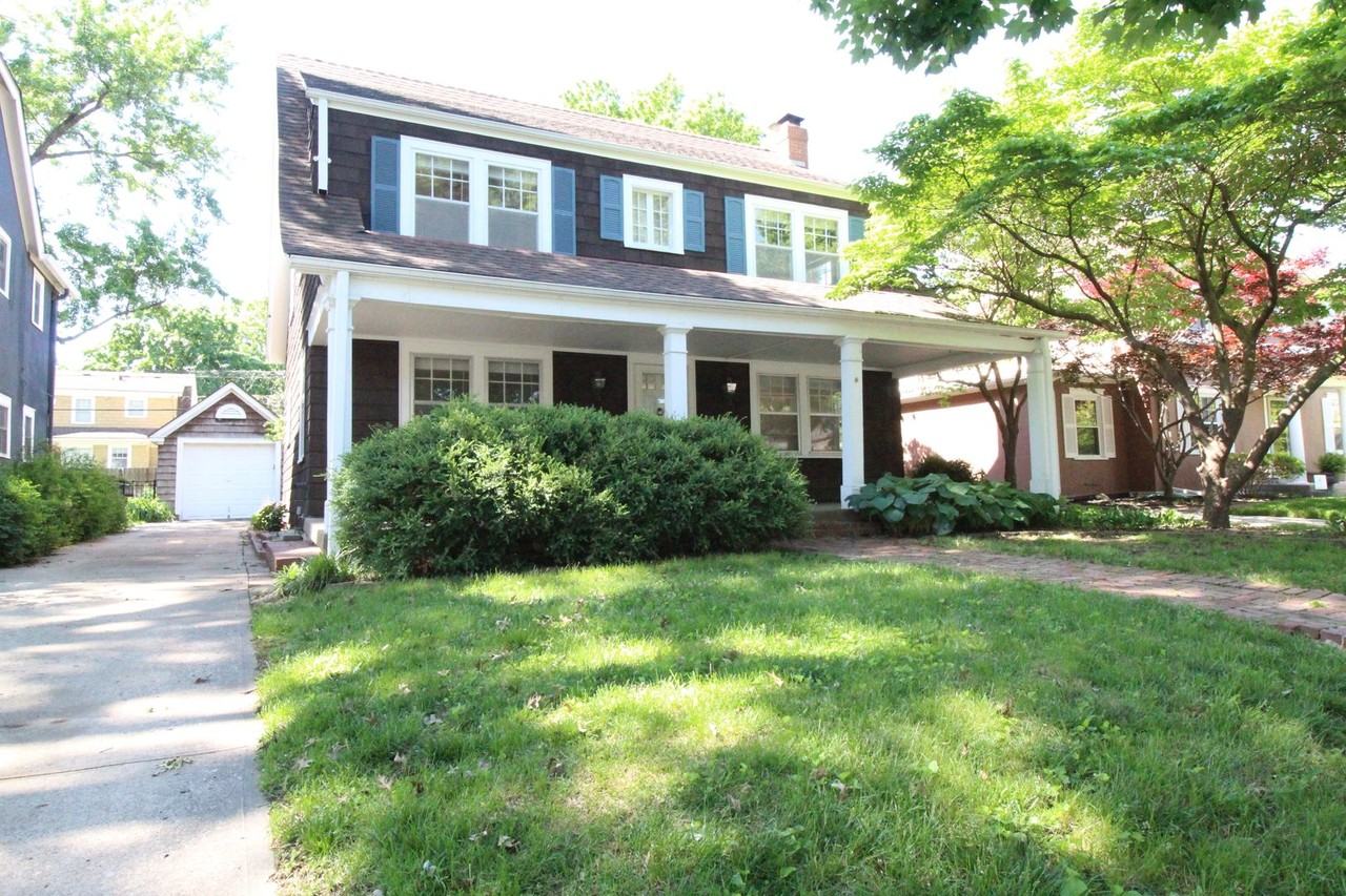 23 West 69th Street - Photo 2 of 19