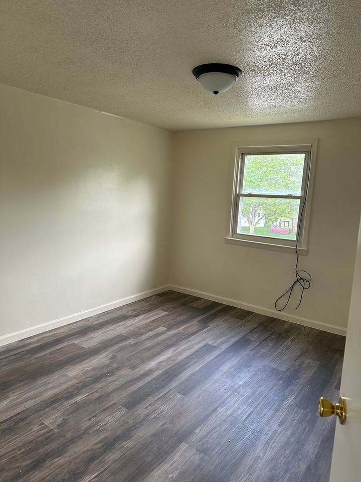 960 E High St Apt Q - Photo 5 of 6