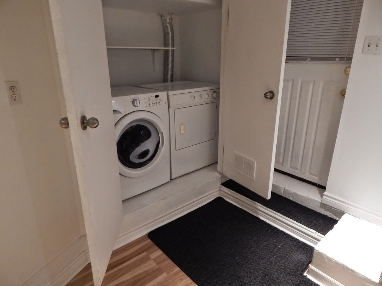 23 Kings Park Boulevard - Photo 5 of 10