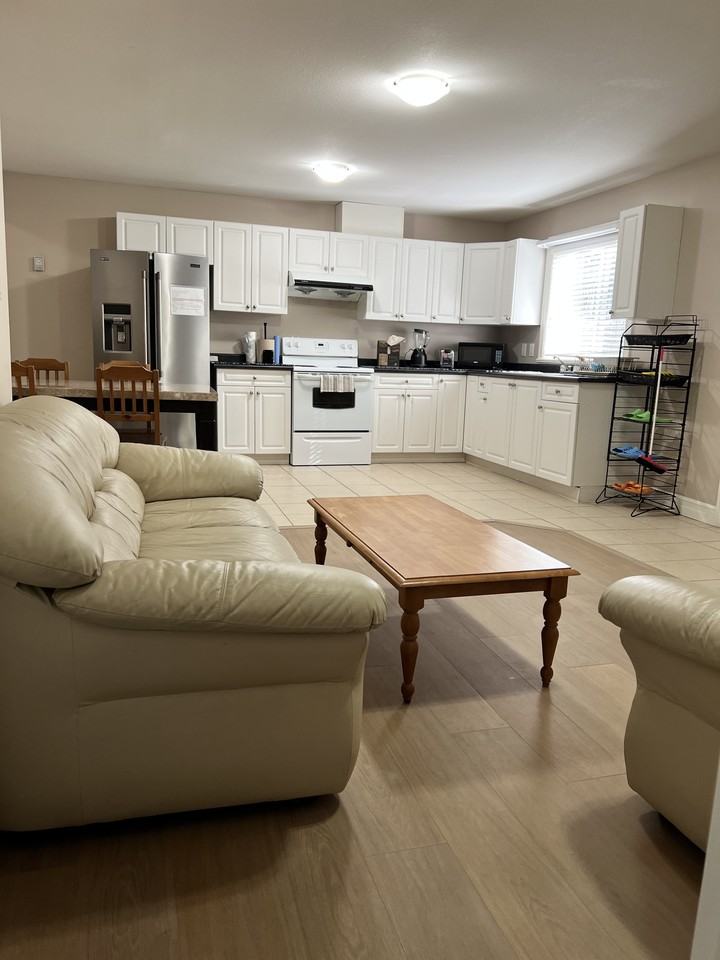 7672 161 Street - Photo 2 of 5