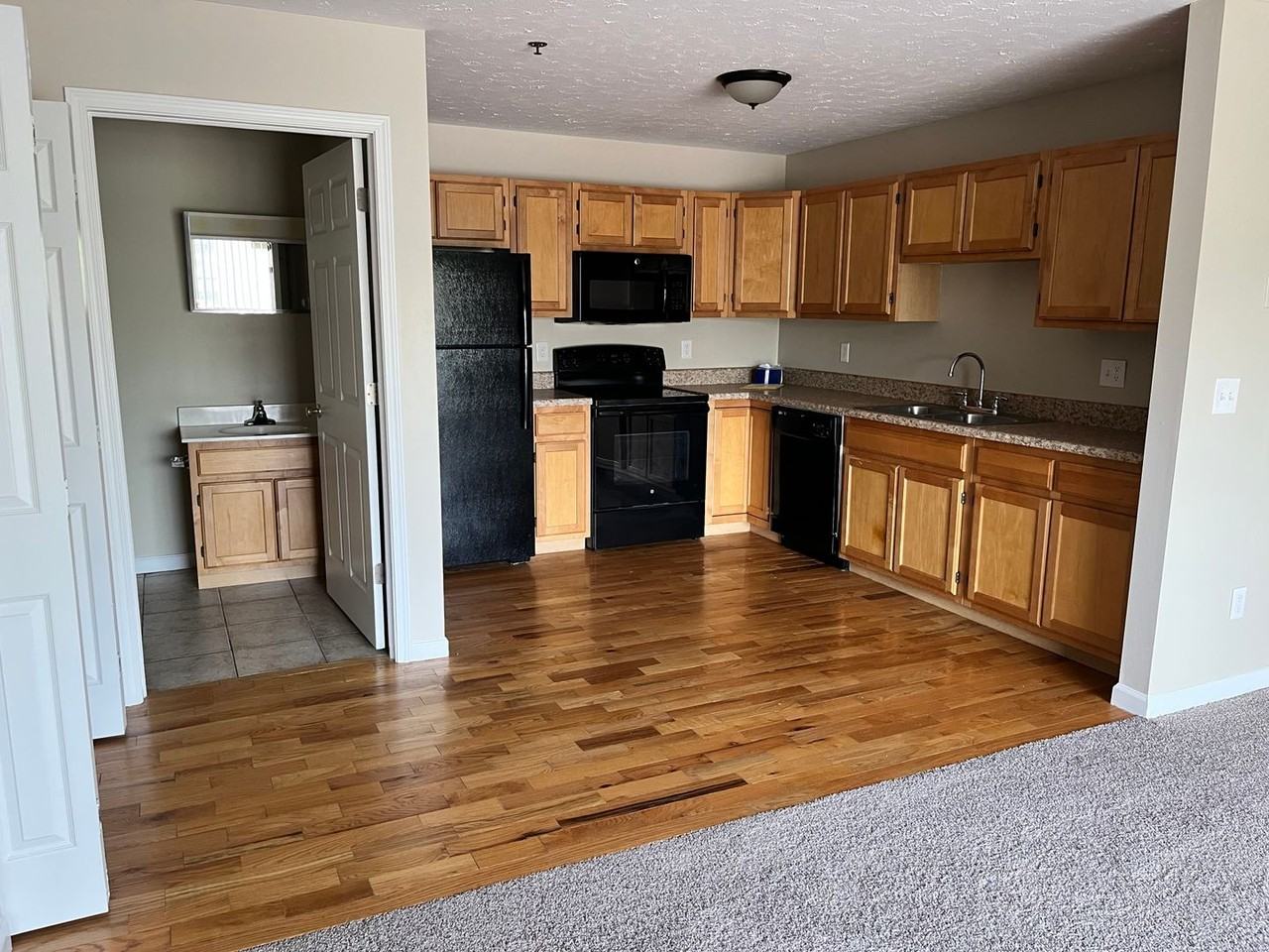 Lakepointe Apartment Homes - Photo 4 of 17