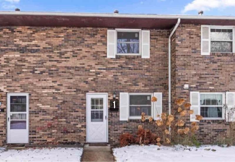 2370 Woodbrook Cir S - Photo 3 of 9