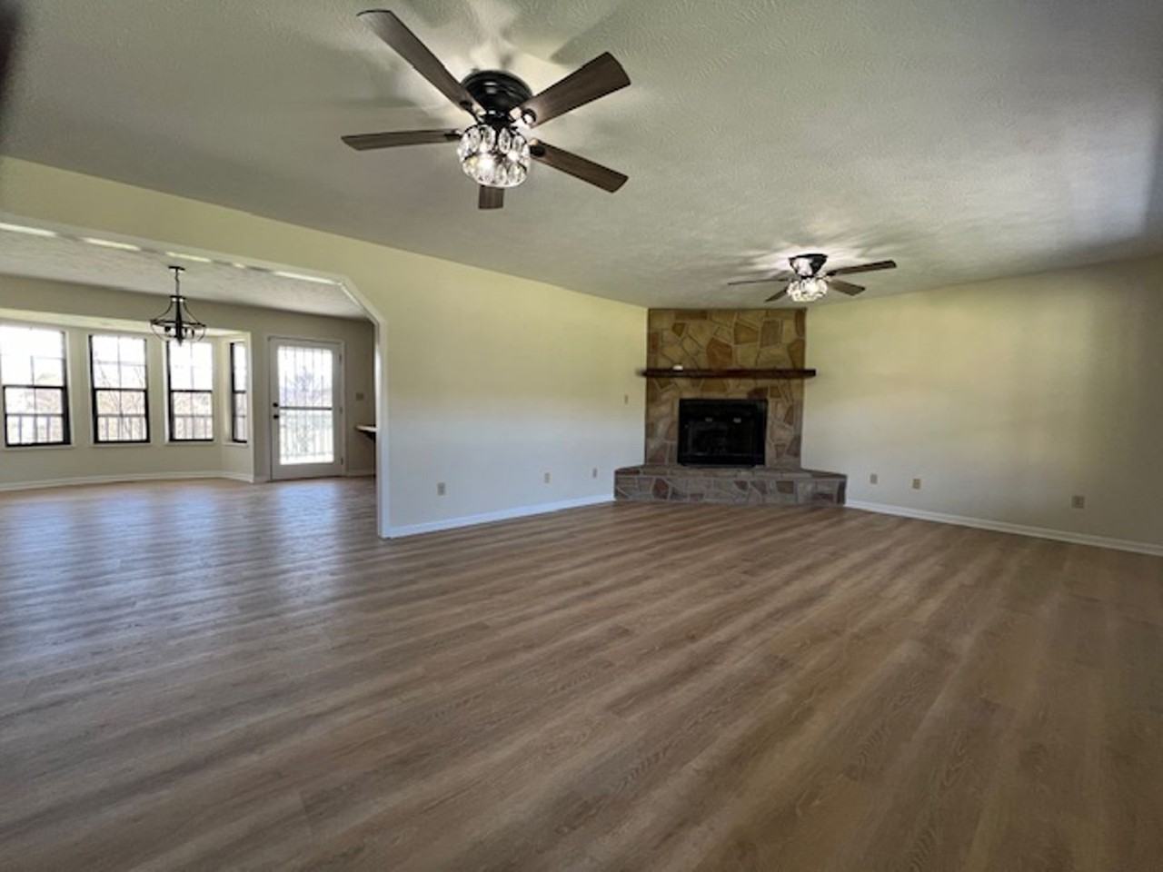 2606 Dellwood Dr - Photo 4 of 25