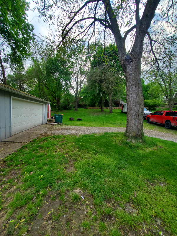 135 Whitlock St - Photo 2 of 14