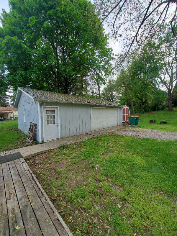 135 Whitlock St - Photo 3 of 14