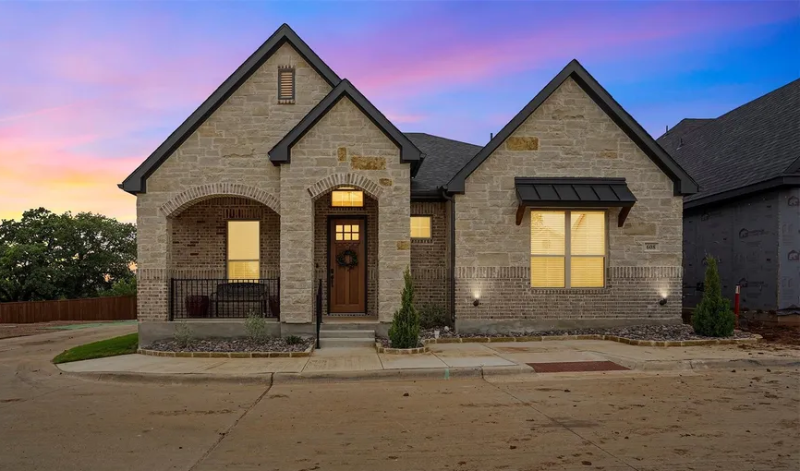 601 Oaks Ct - Photo 2 of 19