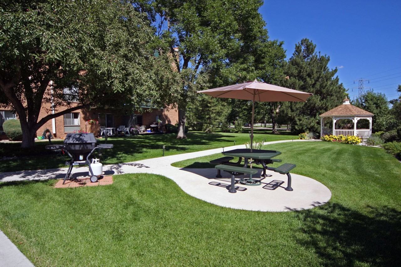 Paramount Gardens Apartments - Photo 5 of 10