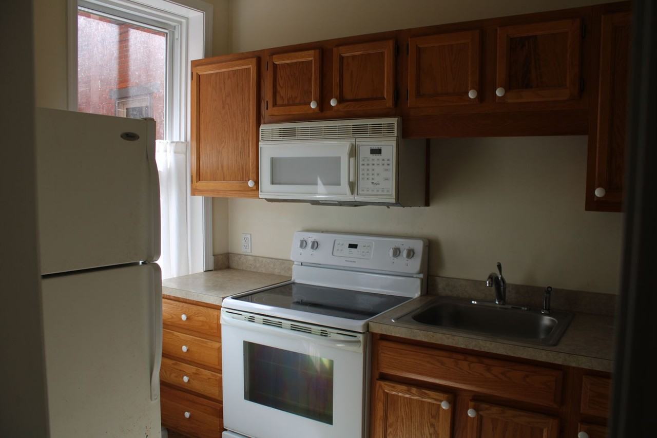 564 Race St - Photo 4 of 18