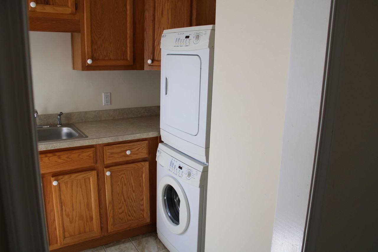564 Race St - Photo 5 of 18