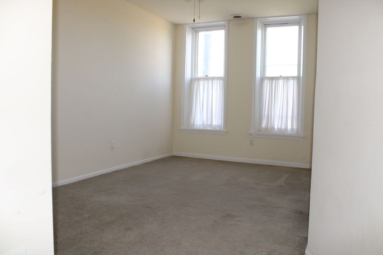 564 Race St - Photo 6 of 18