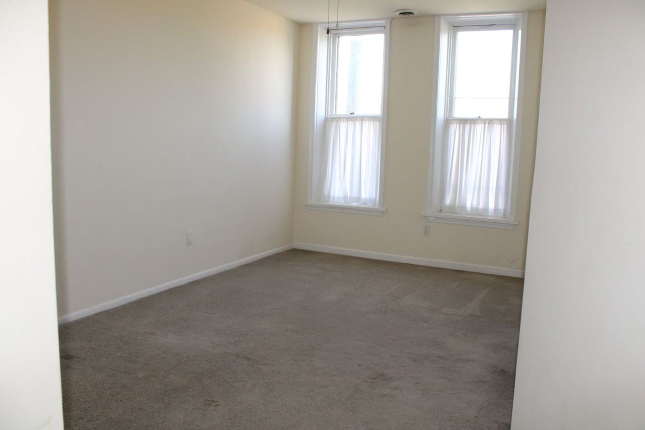 564 Race St - Photo 7 of 18