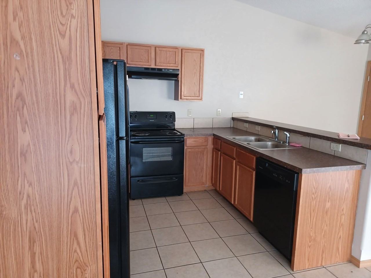 137 N Kessler St - Photo 4 of 7