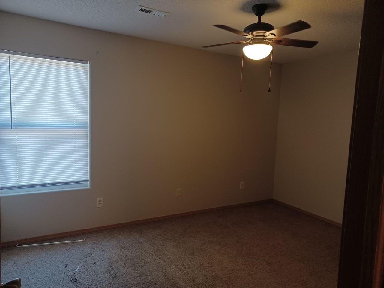 137 N Kessler St - Photo 6 of 7