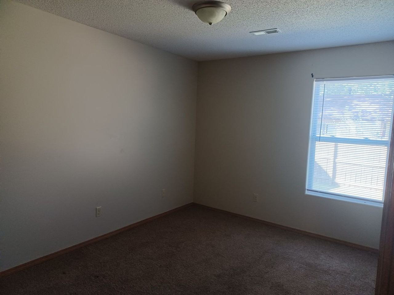 137 N Kessler St - Photo 7 of 7