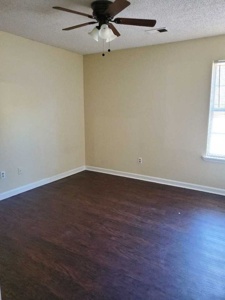 639 Ed Beckham Rd - Photo 4 of 17