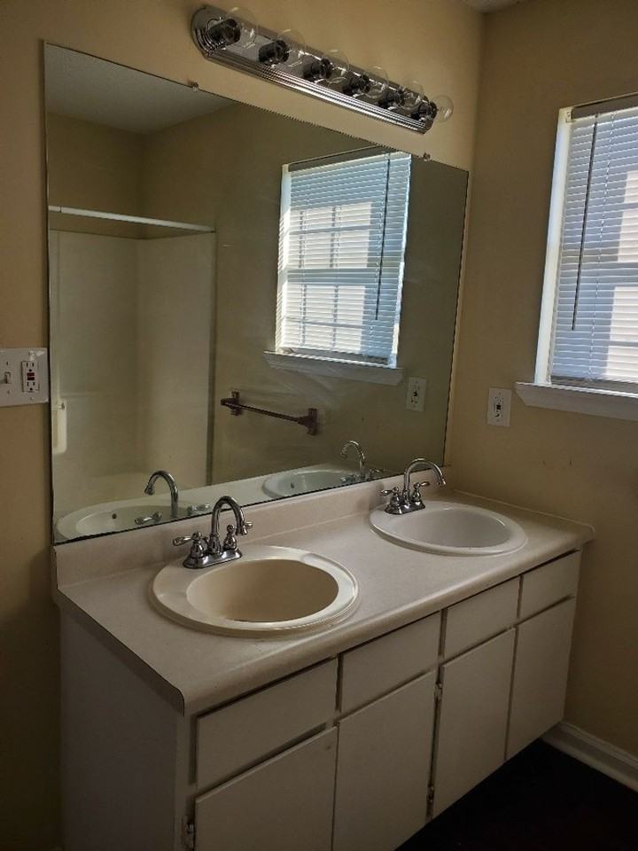 639 Ed Beckham Rd - Photo 7 of 17