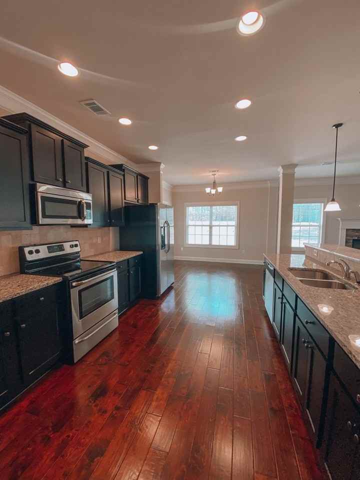 1532 Middleton Dr - Photo 4 of 29