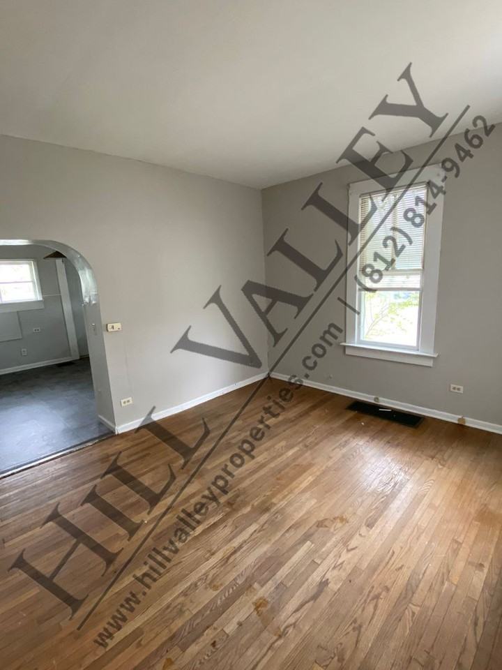 1123 Walnut St - Photo 2 of 10