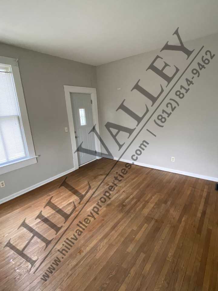 1123 Walnut St - Photo 3 of 10