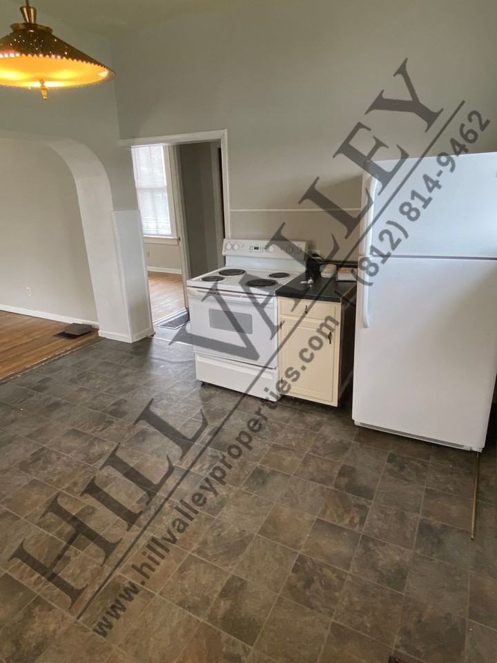 1123 Walnut St - Photo 5 of 10