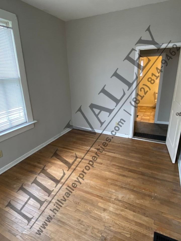 1123 Walnut St - Photo 6 of 10