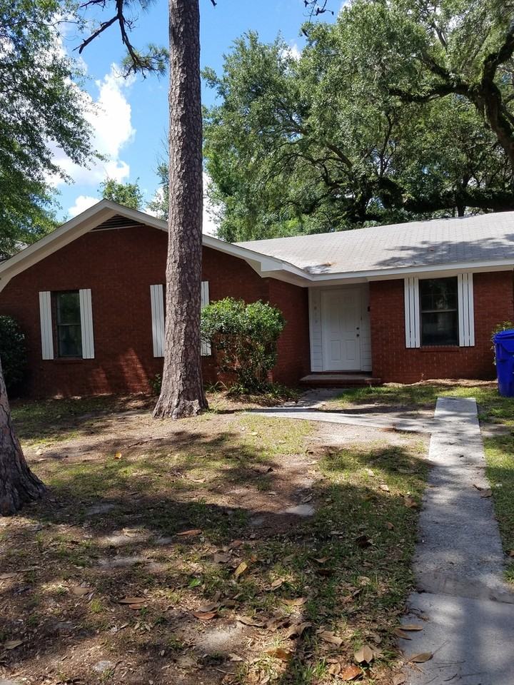 1010 Bethany St - Photo 2 of 8