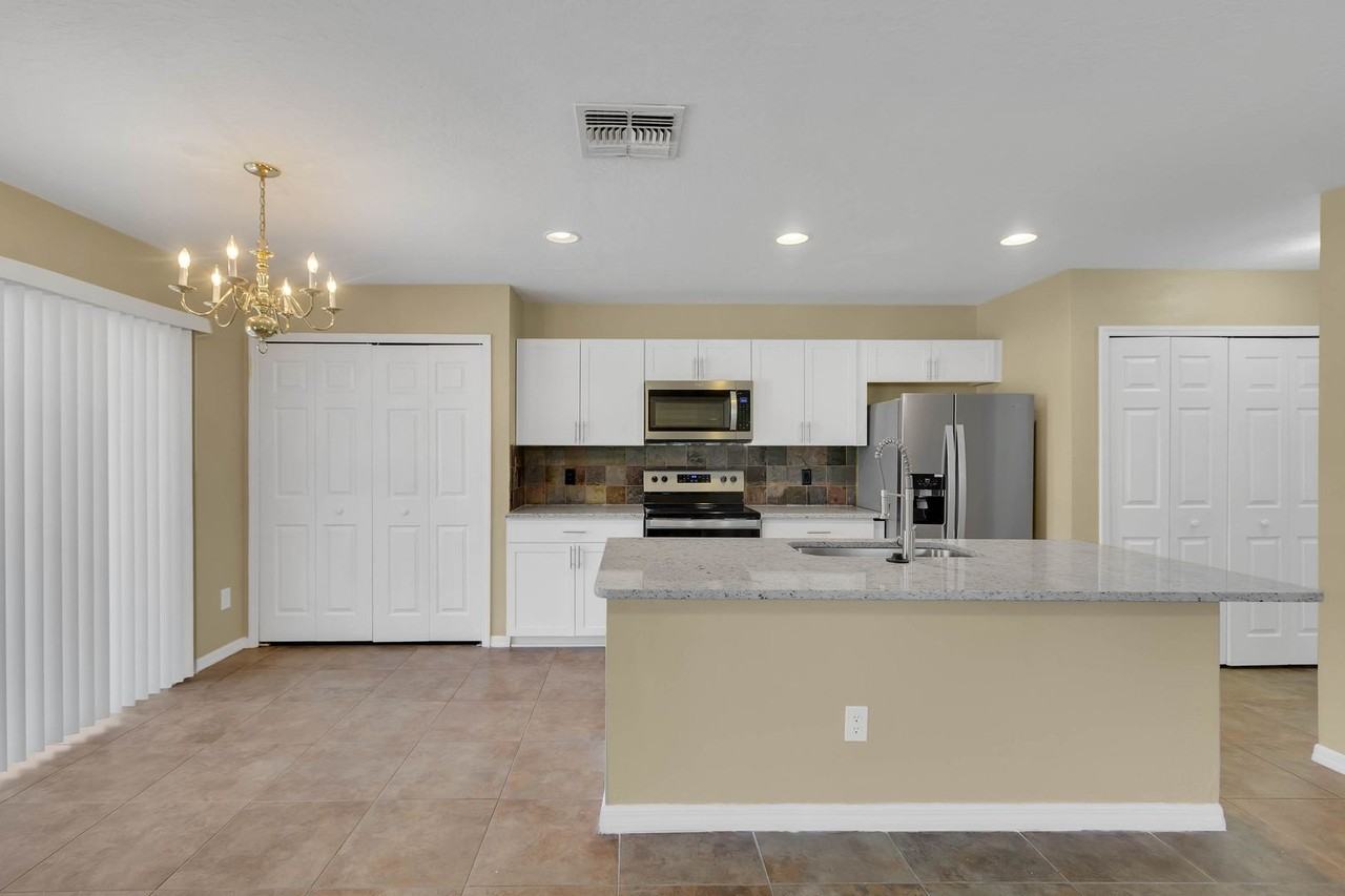 1596 Sherbourne St - Photo 6 of 24