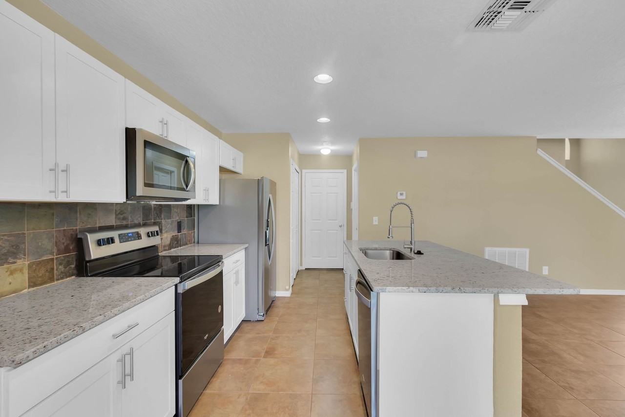1596 Sherbourne St - Photo 7 of 24
