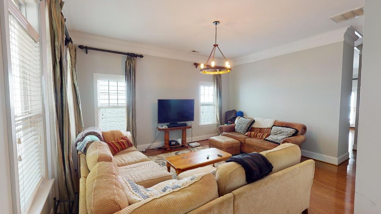 1737 Lela Ave - Photo 4 of 22