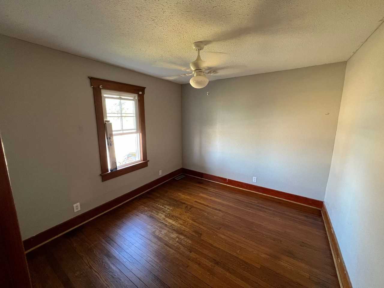 105 W Chestnut St - Photo 2 of 12